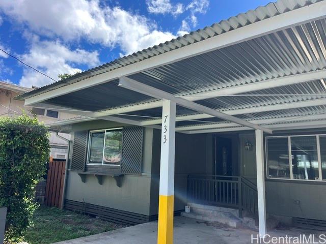 Click for more details 733 University Avenue