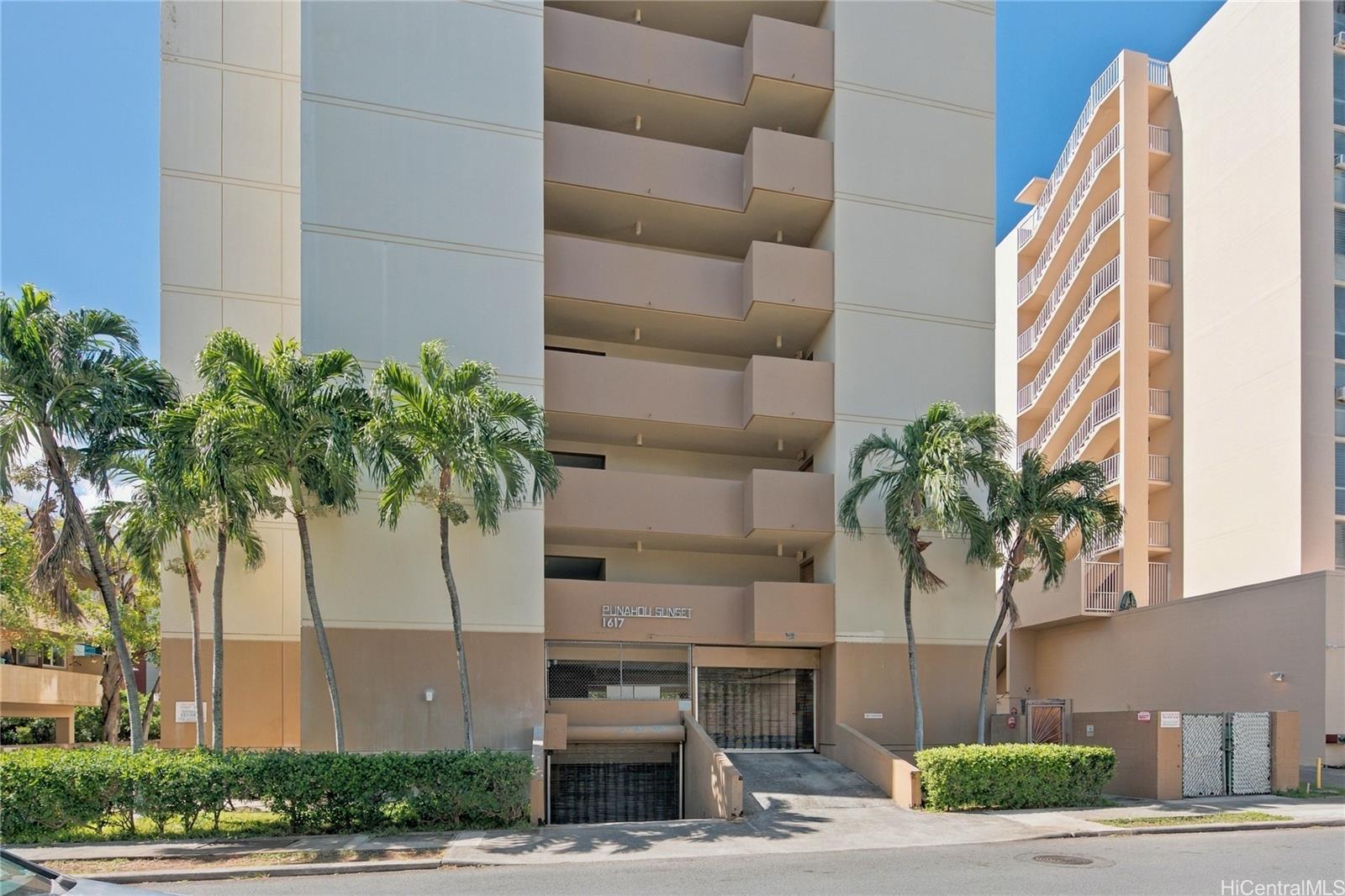 1617 Clark Street 703