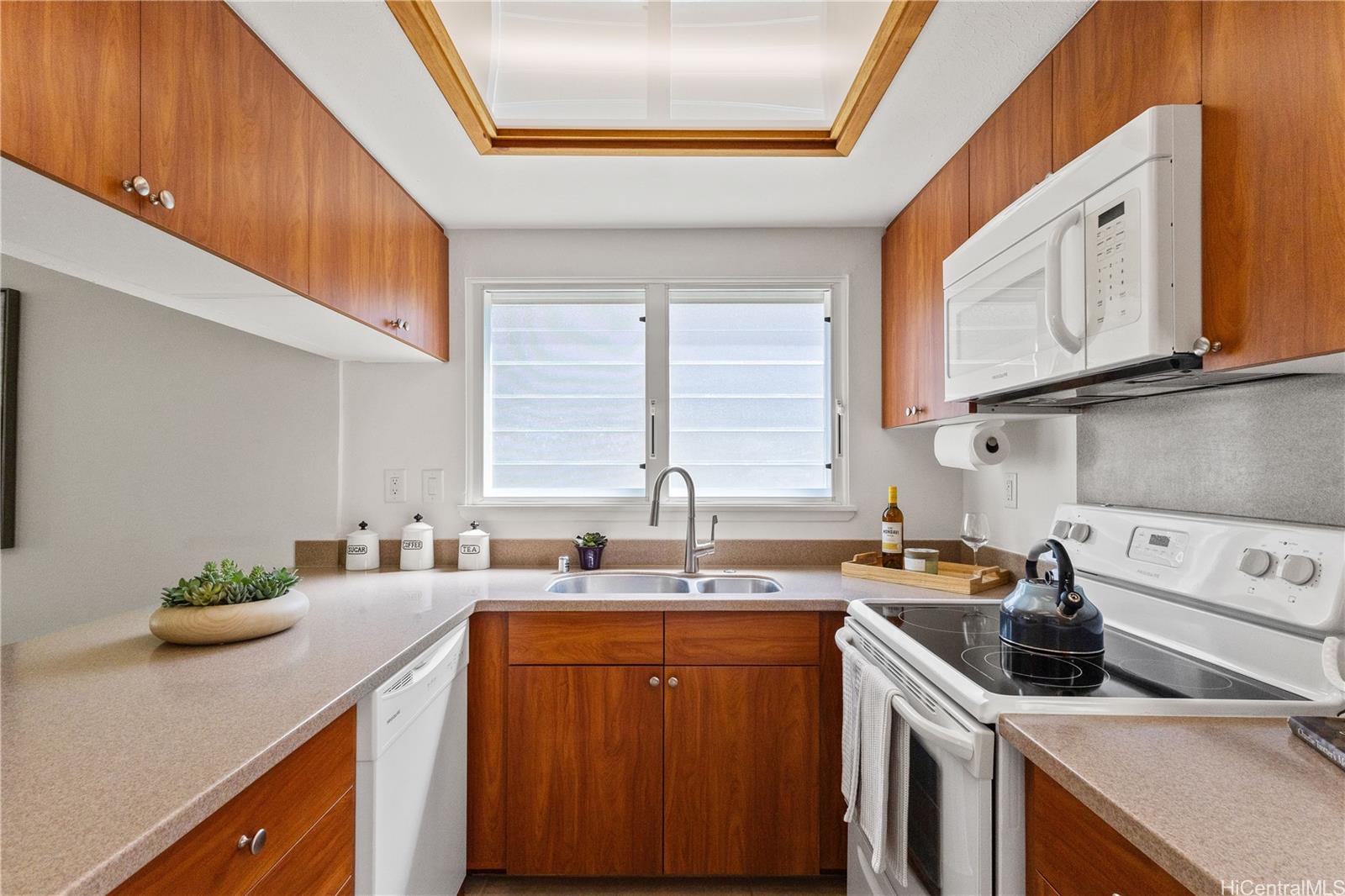 Photo 4 of 25