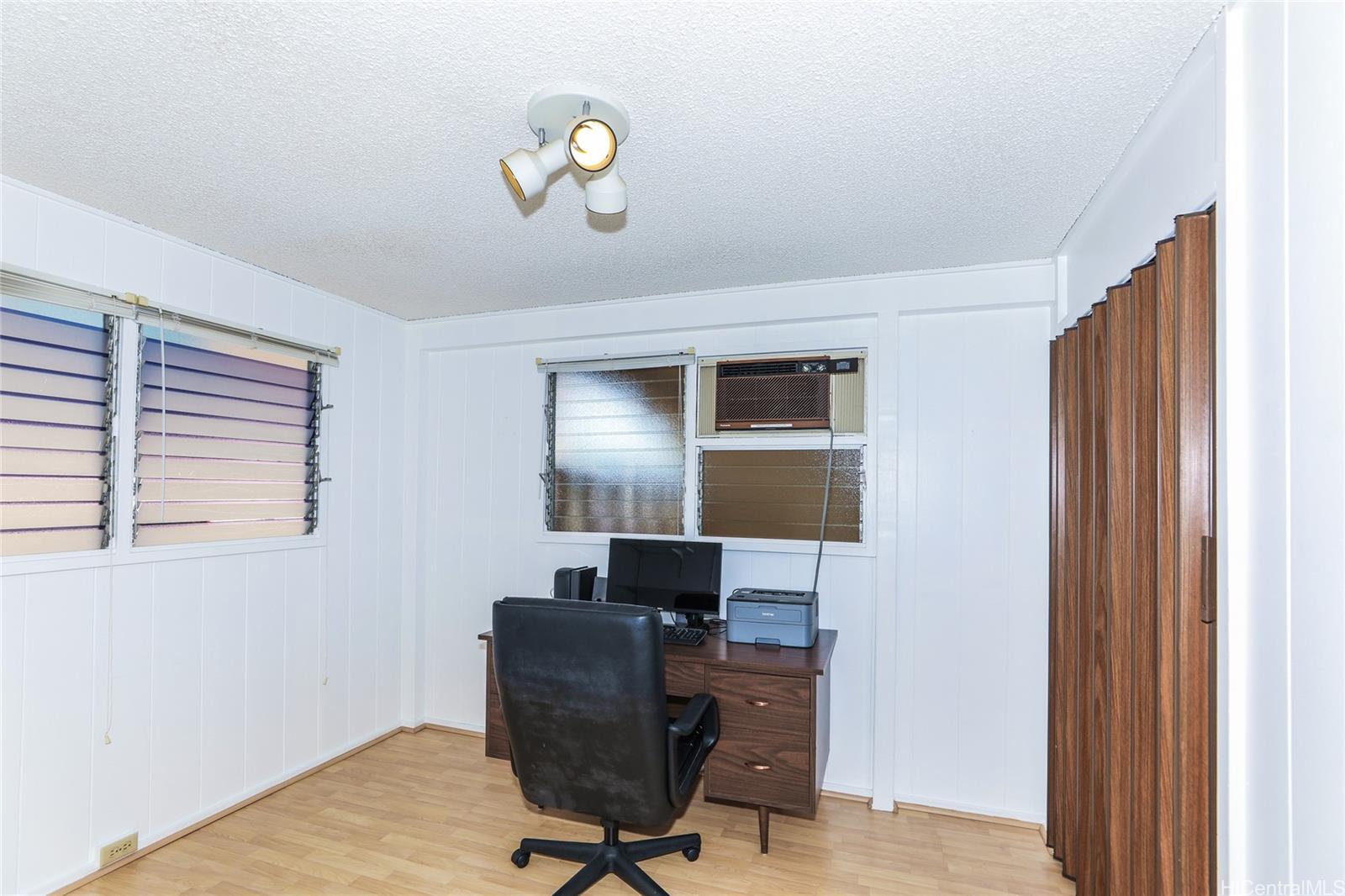 Photo 17 of 25