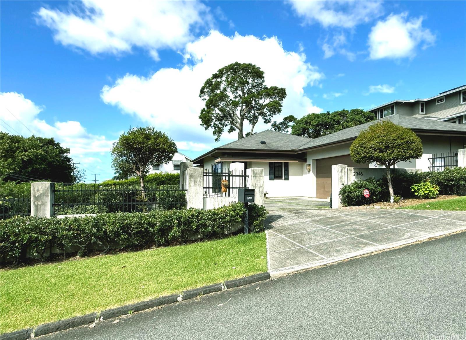 2346 Manoa Road