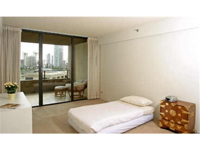 581 Kamoku Street  Unit EWA/904