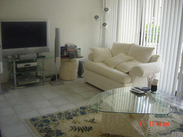 411 Hobron Lane  Unit 910