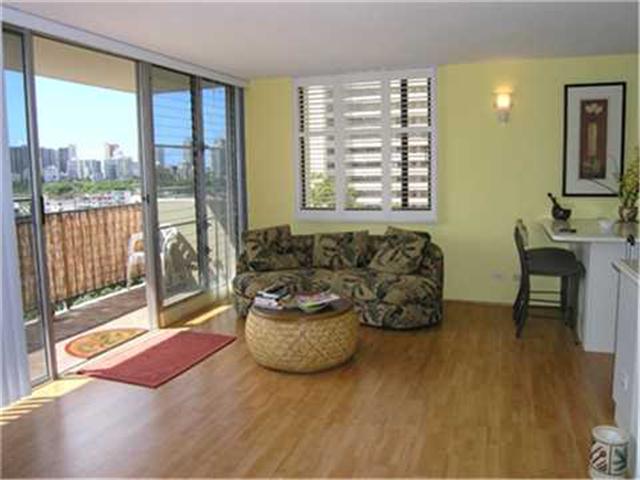 2754 Kuilei Street  Unit 704