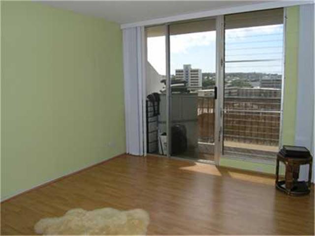 2754 Kuilei Street  Unit 704