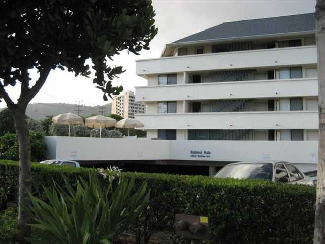 2860 Waialae Avenue  Unit PH/3