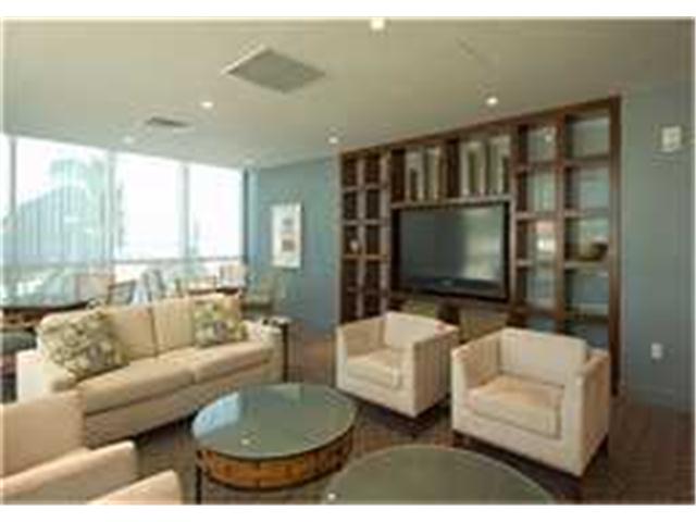 1177 Queen Street  Unit 3705