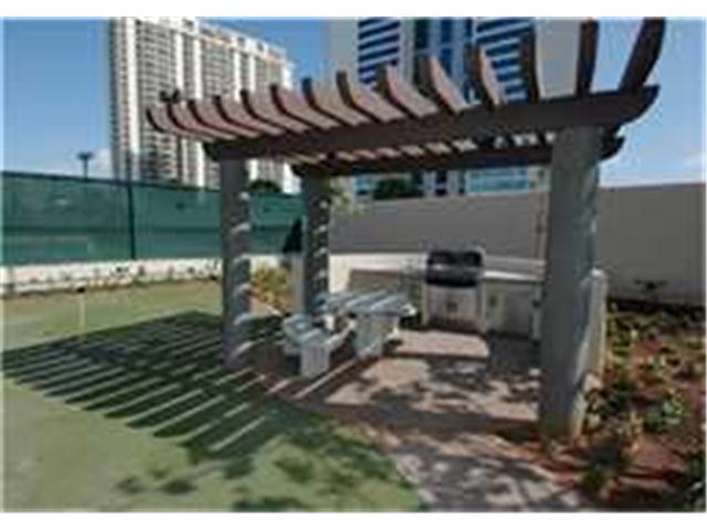 1177 Queen Street  Unit 1704