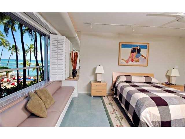 2895 Kalakaua Avenue  Unit 206