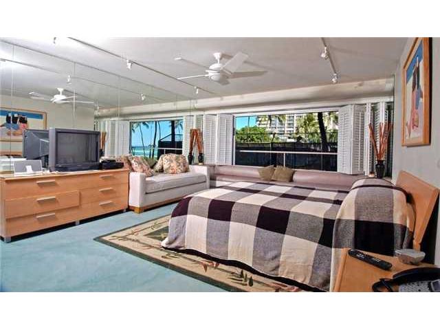 2895 Kalakaua Avenue  Unit 206