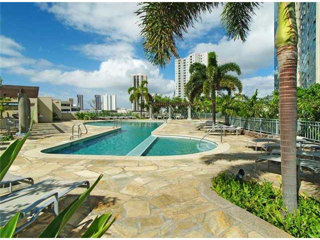 1177 Queen Street  Unit 708