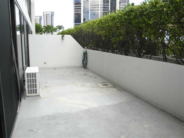 876 Curtis Street  Unit 605