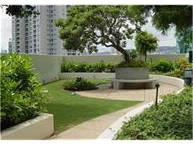 1177 Queen Street  Unit 1704