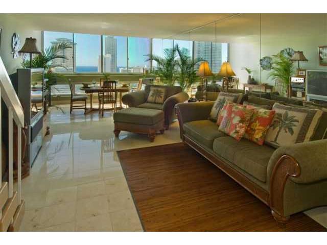 500 University Avenue  Unit 2204