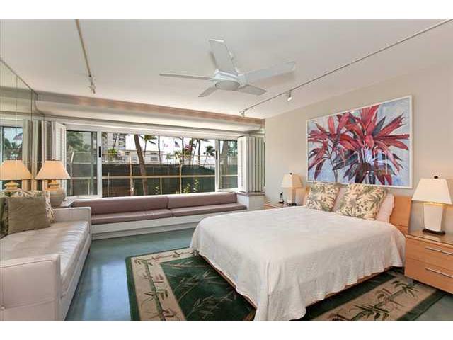 2895 Kalakaua Avenue  Unit 206