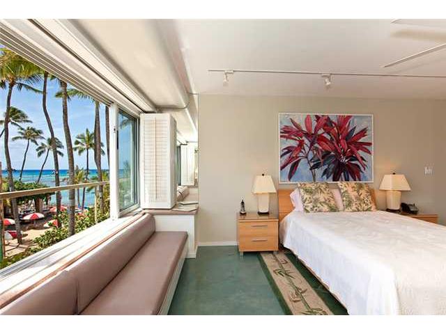 2895 Kalakaua Avenue  Unit 206