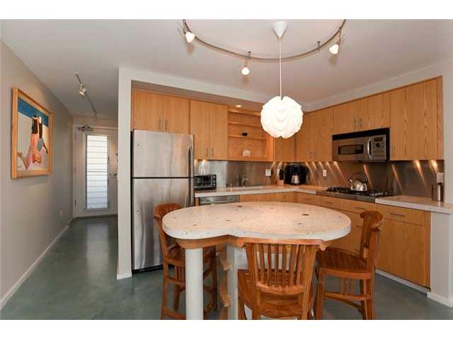 2895 Kalakaua Avenue  Unit 206